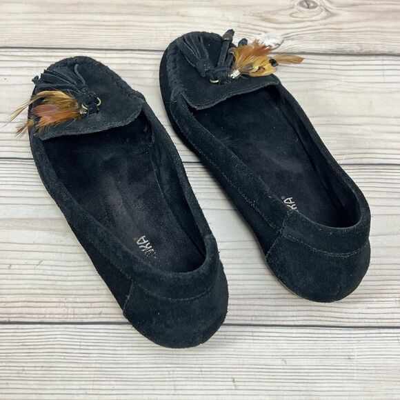 Minnetonka Moccasin Womens 7 Black Suede Leather Flats Feather Tassel Moc Loafer - Picture 13 of 14